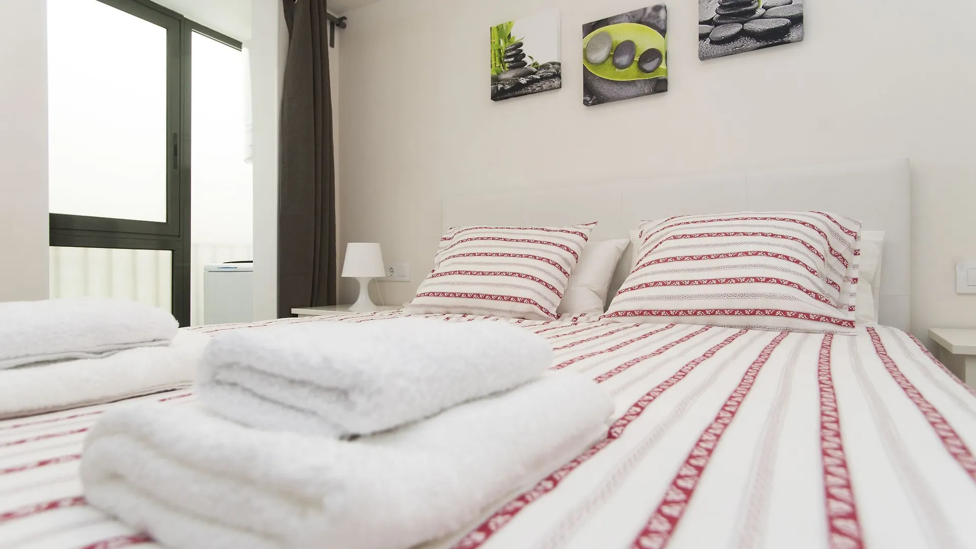 Apartments Sfamilia Barcelona 3*,